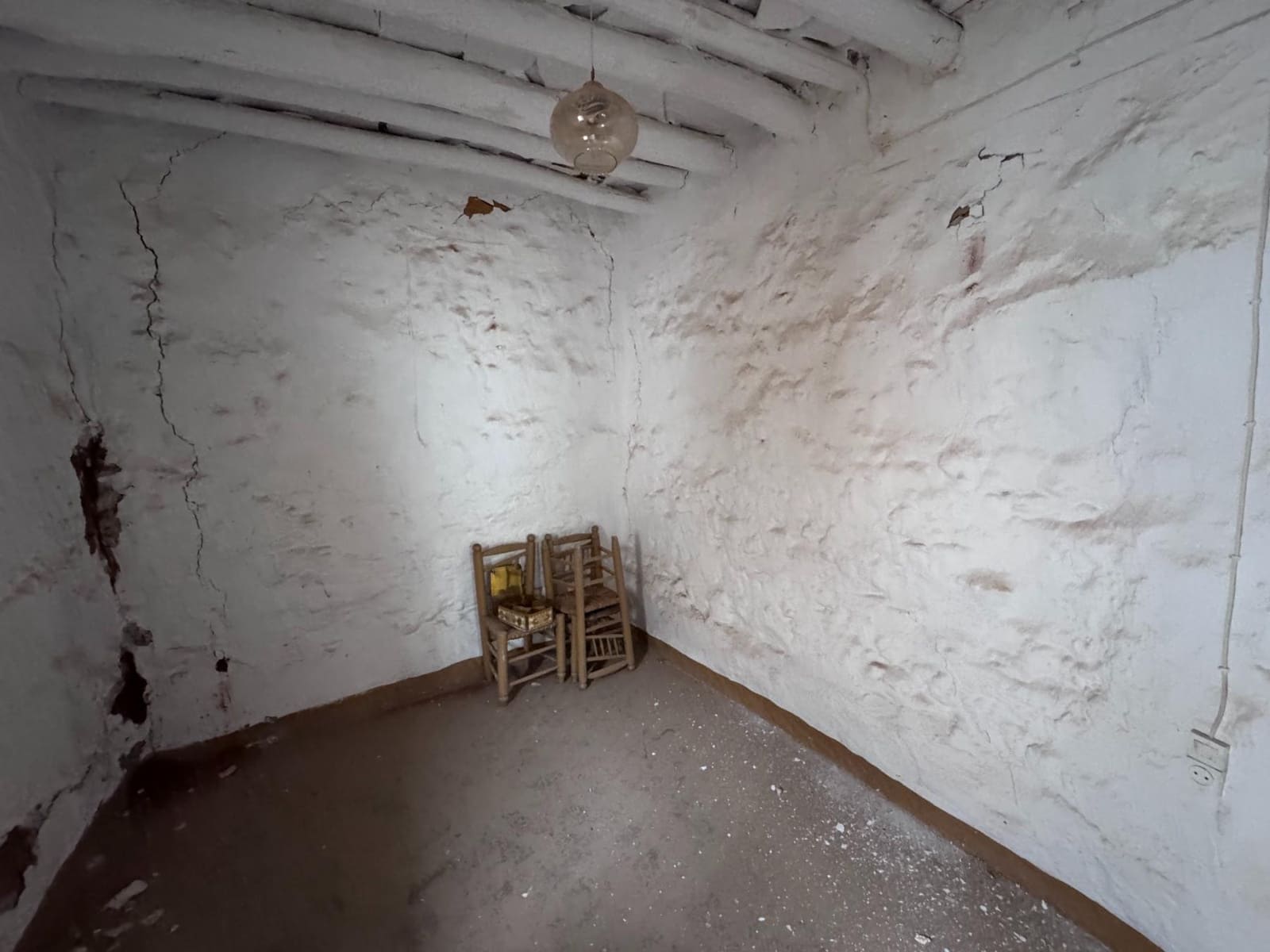 Maison de Ville à vendre à Laroles - 19 000 € (Ref: 9796279)