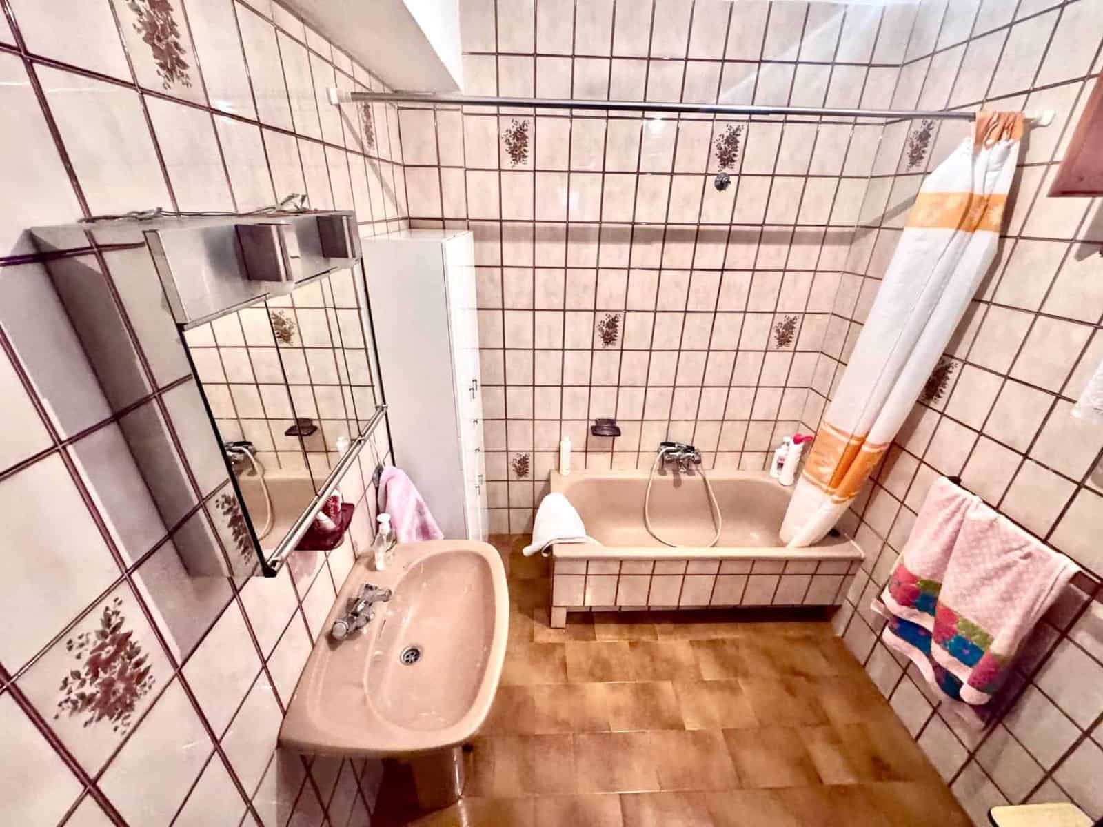 6 chambre Villa/Maison à vendre à Laroles avec garage - 130 000 € (Ref: 9813252)