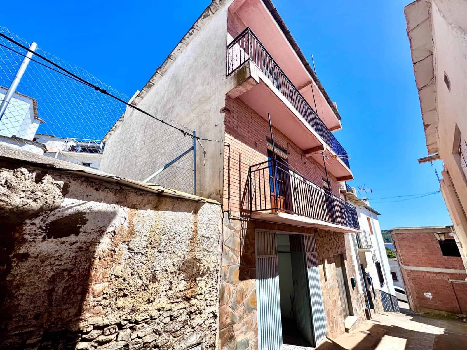 6 chambre Villa/Maison à vendre à Laroles avec garage - 130 000 € (Ref: 9813252)