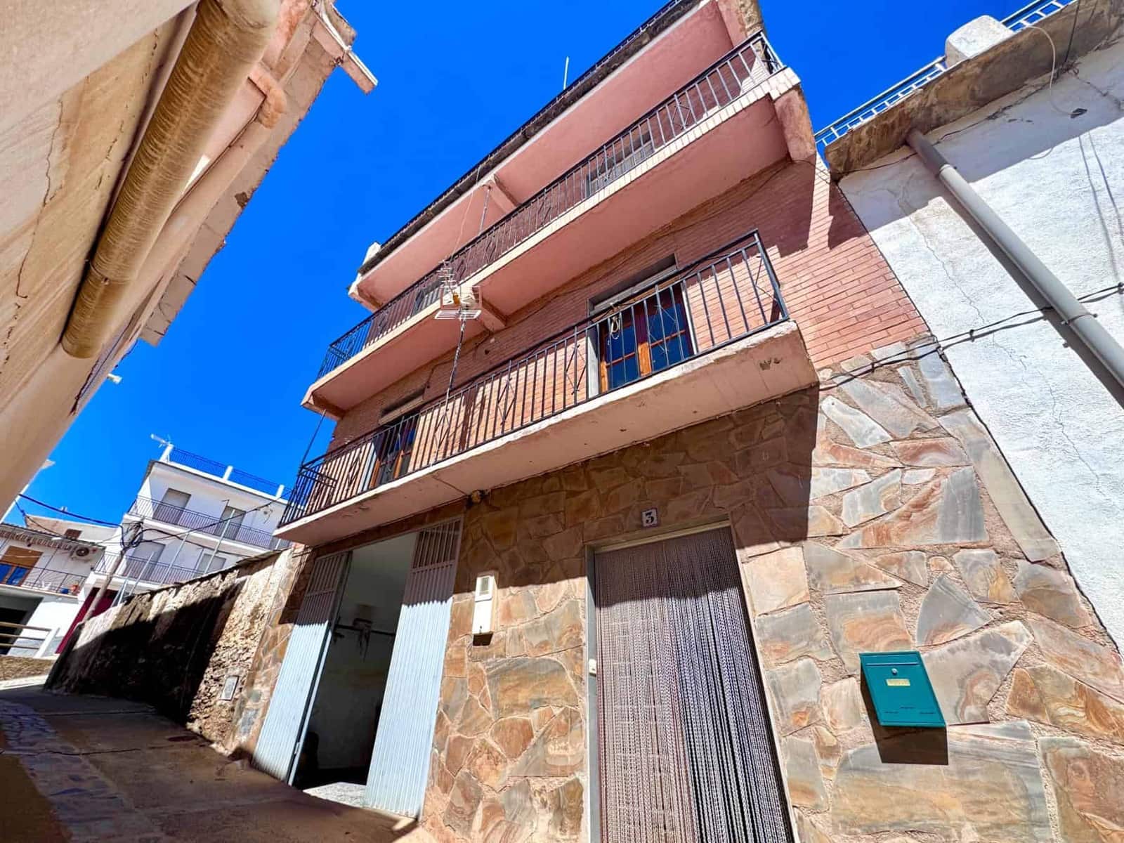 6 chambre Villa/Maison à vendre à Laroles avec garage - 130 000 € (Ref: 9813252)