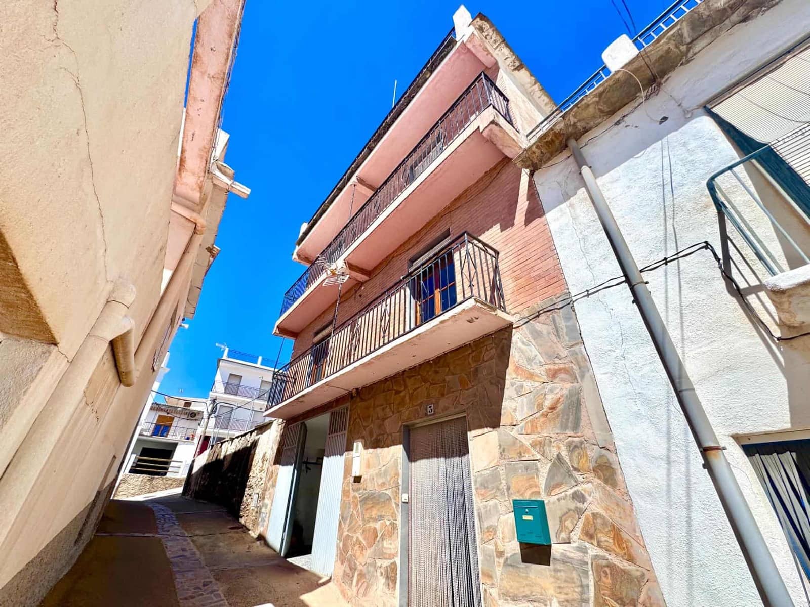 6 chambre Villa/Maison à vendre à Laroles avec garage - 130 000 € (Ref: 9813252)