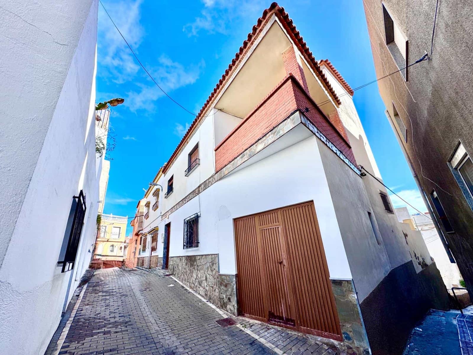 4 slaapkamer Huis te koop in Adra met garage - € 145.000 (Ref: 9815916)