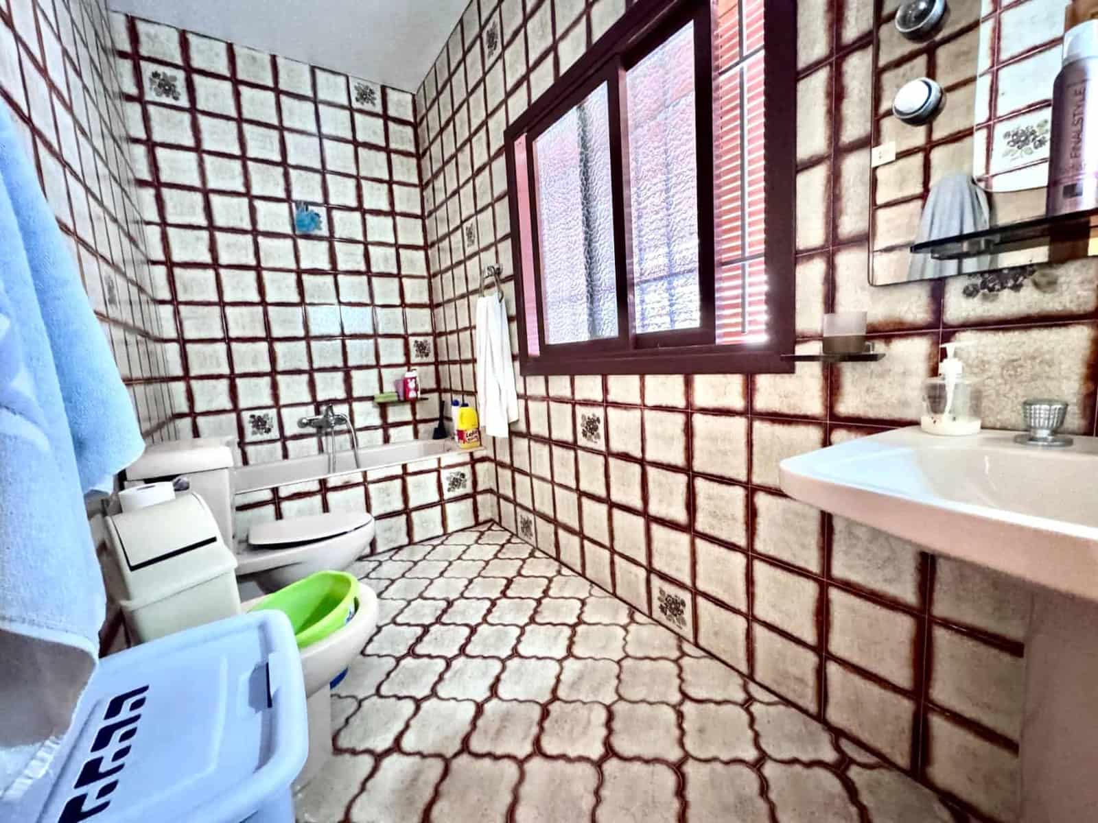 4 slaapkamer Huis te koop in Adra met garage - € 145.000 (Ref: 9815916)