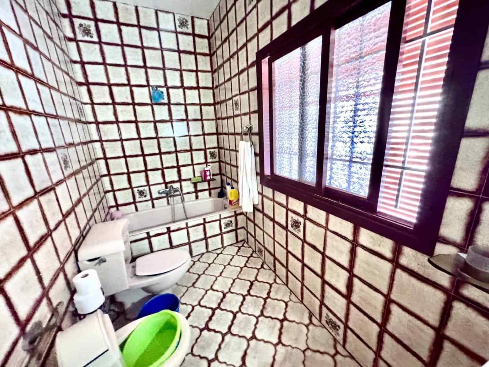 4 slaapkamer Huis te koop in Adra met garage - € 145.000 (Ref: 9815916)