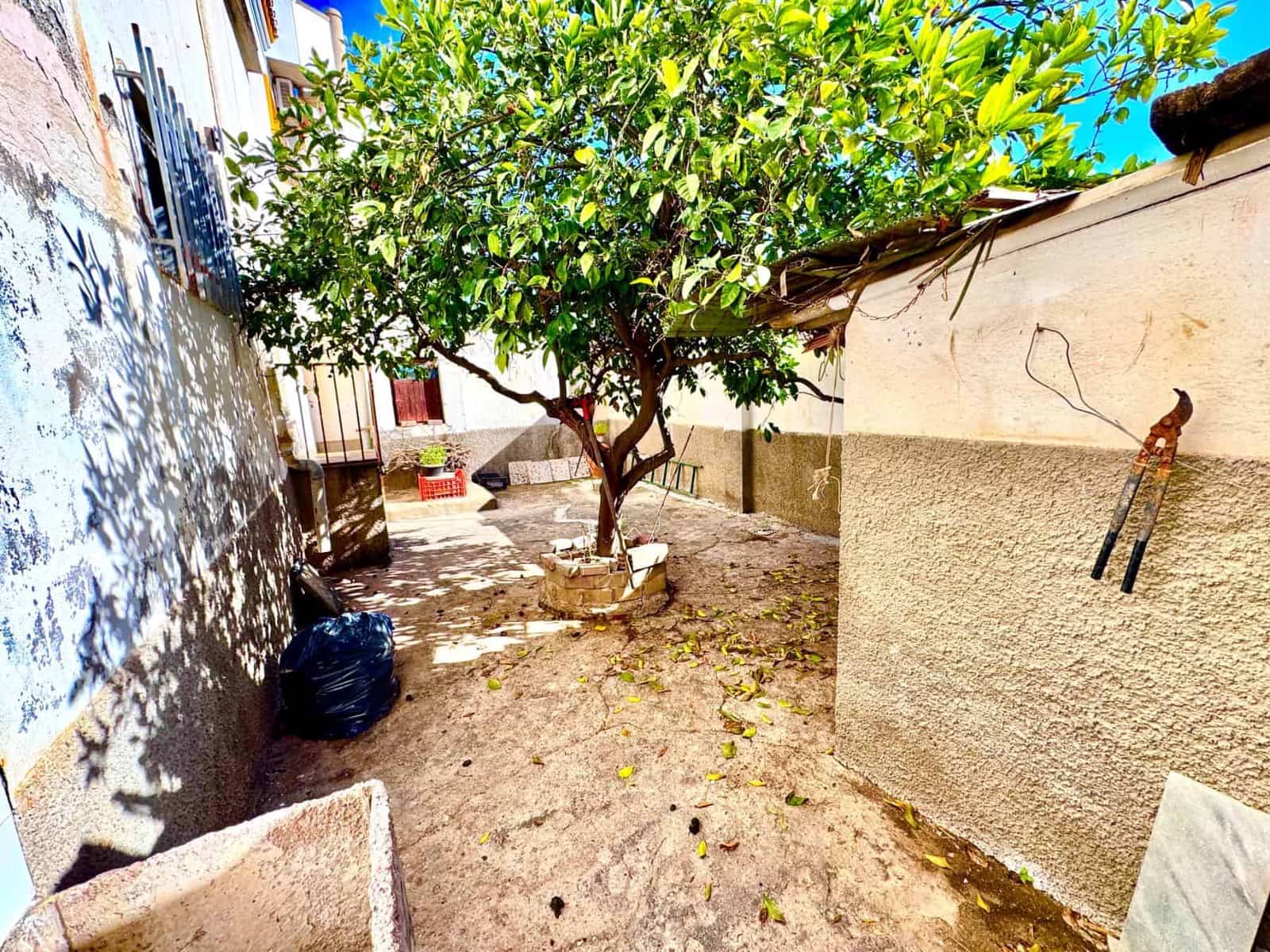 4 slaapkamer Huis te koop in Adra met garage - € 145.000 (Ref: 9815916)