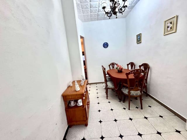 8 makuuhuone Omakotitalo myytävänä paikassa Albuñol - 195 000 € (Ref: 9815917)