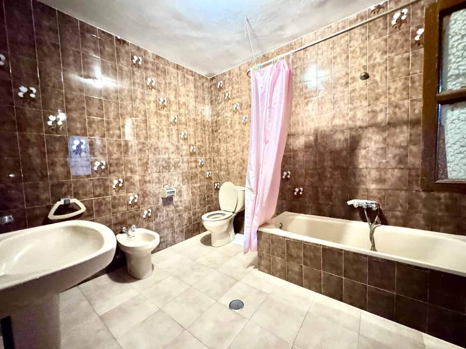 8 makuuhuone Omakotitalo myytävänä paikassa Albunol - 195 000 € (Ref: 9815917)