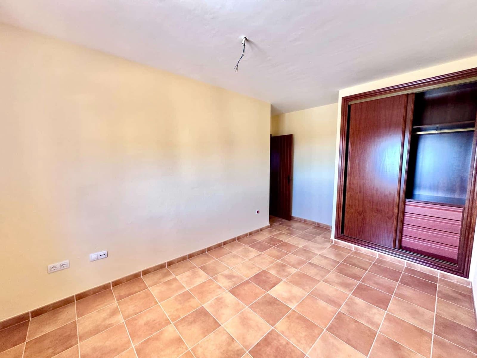 2 bedroom Apartment for sale in Alpujarra de la Sierra with garage - € 70,000 (Ref: 9818288)