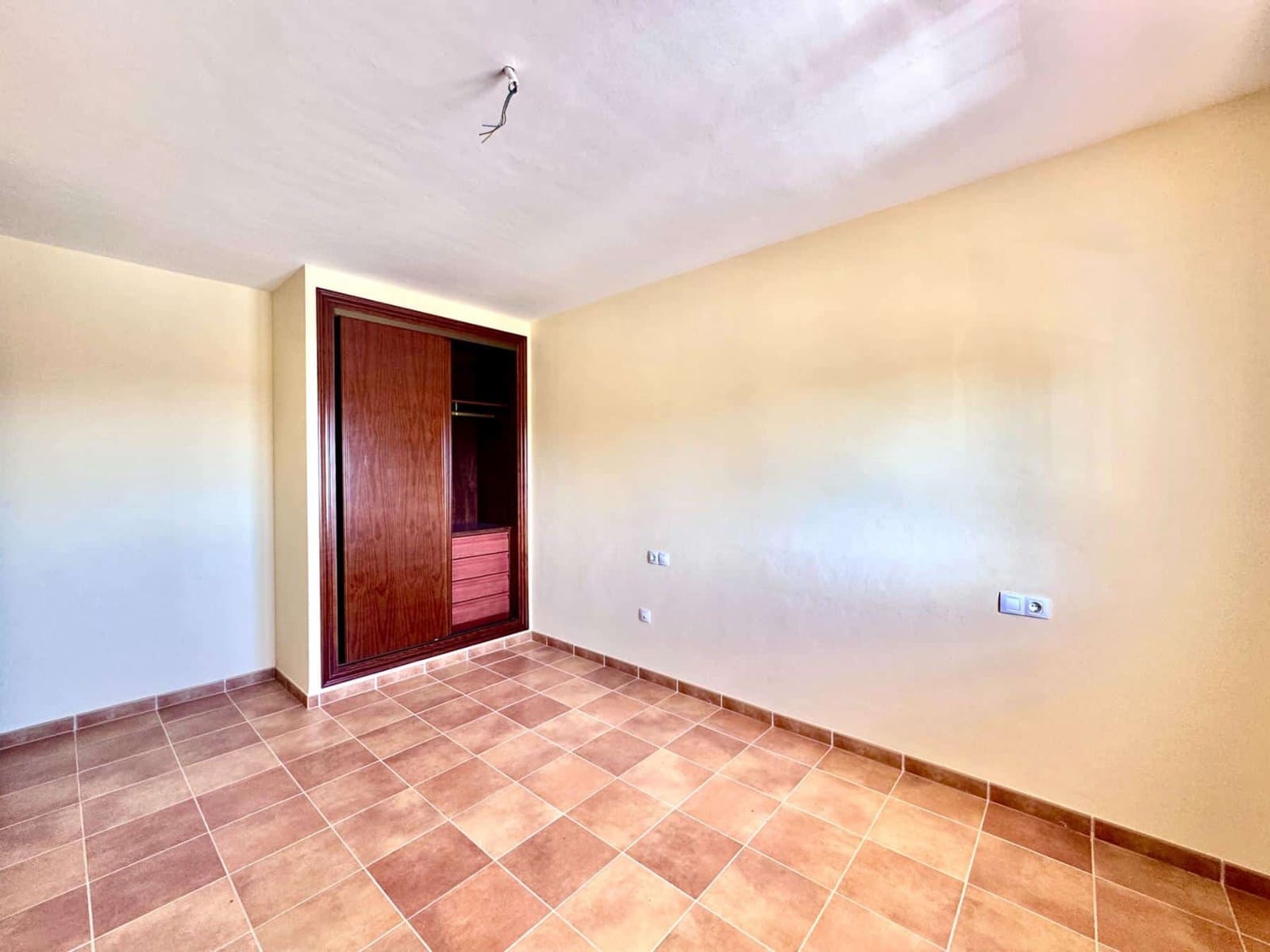 2 bedroom Apartment for sale in Alpujarra de la Sierra with garage - € 70,000 (Ref: 9818288)