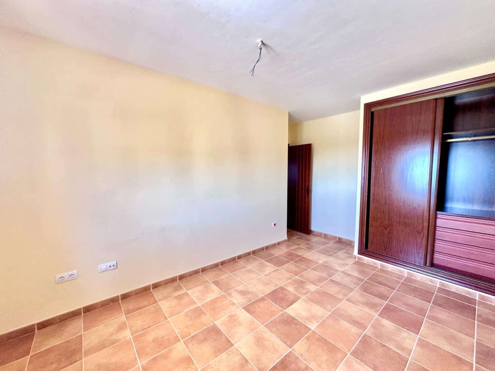 2 bedroom Apartment for sale in Alpujarra de la Sierra with garage - € 70,000 (Ref: 9818288)