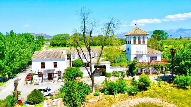 12 sovrum Finca/Hus på landet till salu i Granada stad med pool - 1 650 000 € (Ref: 9858057)