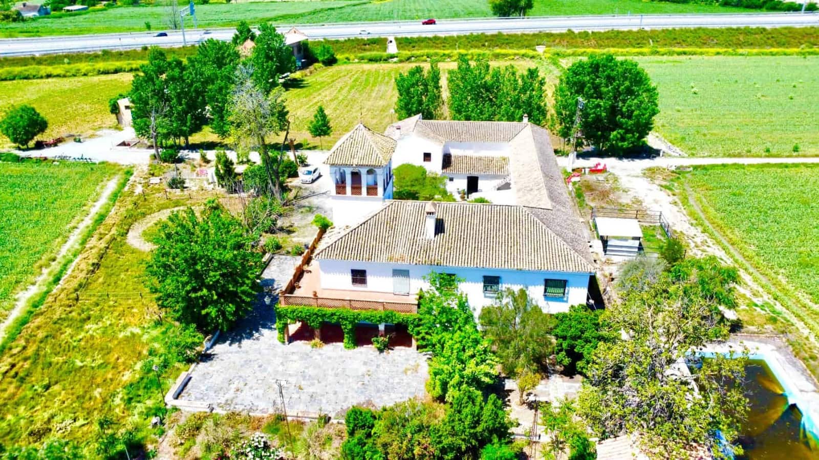 12 sovrum Finca/Hus på landet till salu i Granada stad med pool - 1 650 000 € (Ref: 9858057)