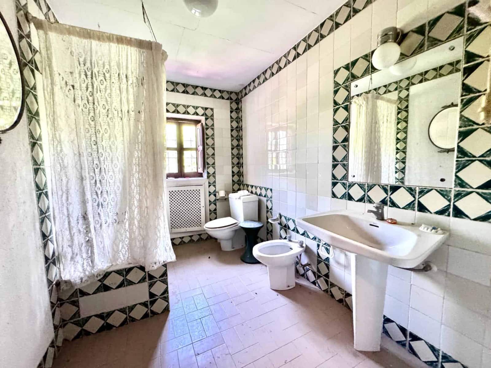 12 sovrum Finca/Hus på landet till salu i Granada stad med pool - 1 650 000 € (Ref: 9858057)