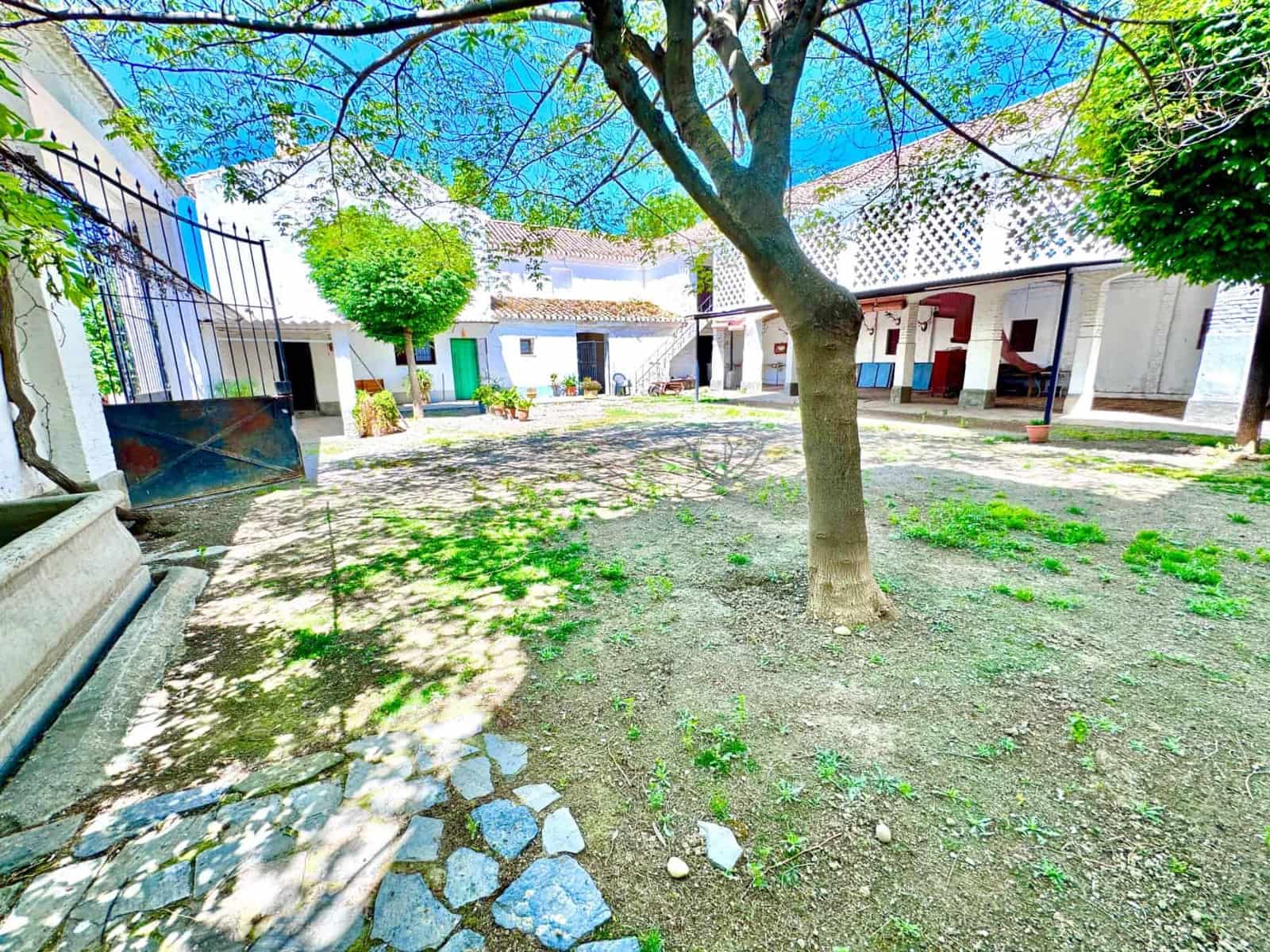 12 sovrum Finca/Hus på landet till salu i Granada stad med pool - 1 650 000 € (Ref: 9858057)