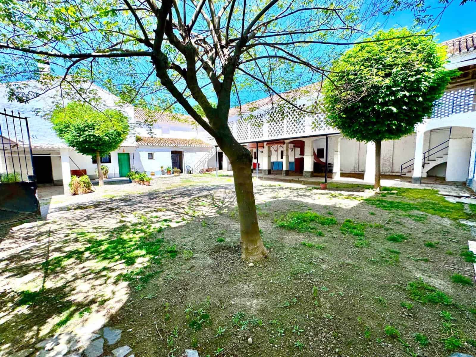 12 sovrum Finca/Hus på landet till salu i Granada stad med pool - 1 650 000 € (Ref: 9858057)