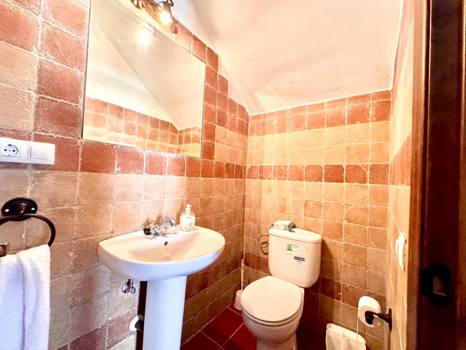 10 slaapkamer Finca/Landhuis te koop in Juviles met garage - € 359.000 (Ref: 9858058)