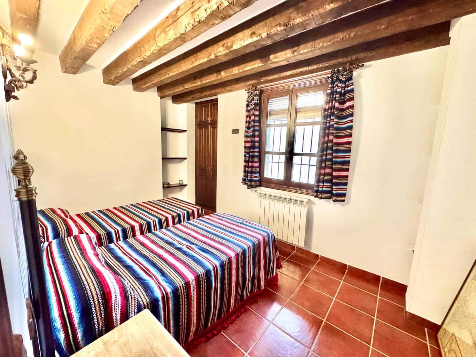 10 slaapkamer Finca/Landhuis te koop in Juviles met garage - € 359.000 (Ref: 9858058)