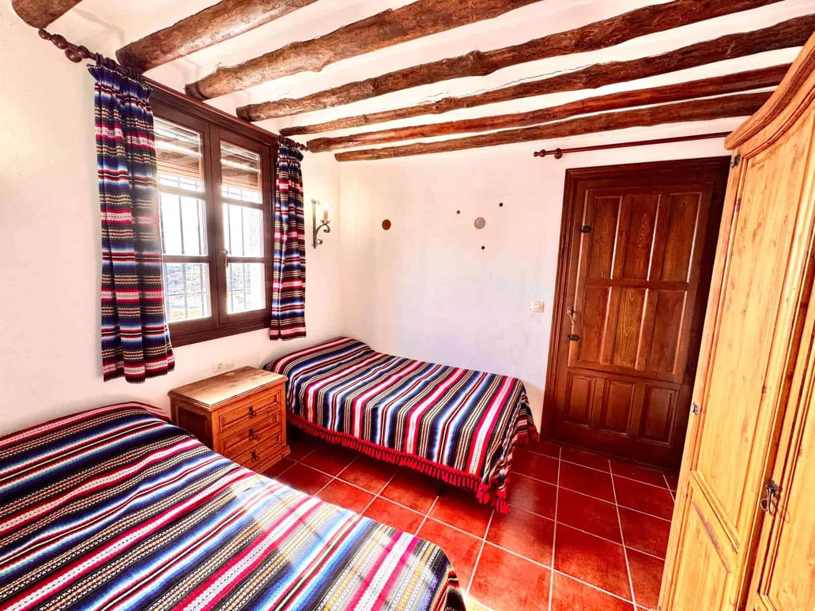 10 slaapkamer Finca/Landhuis te koop in Juviles met garage - € 359.000 (Ref: 9858058)