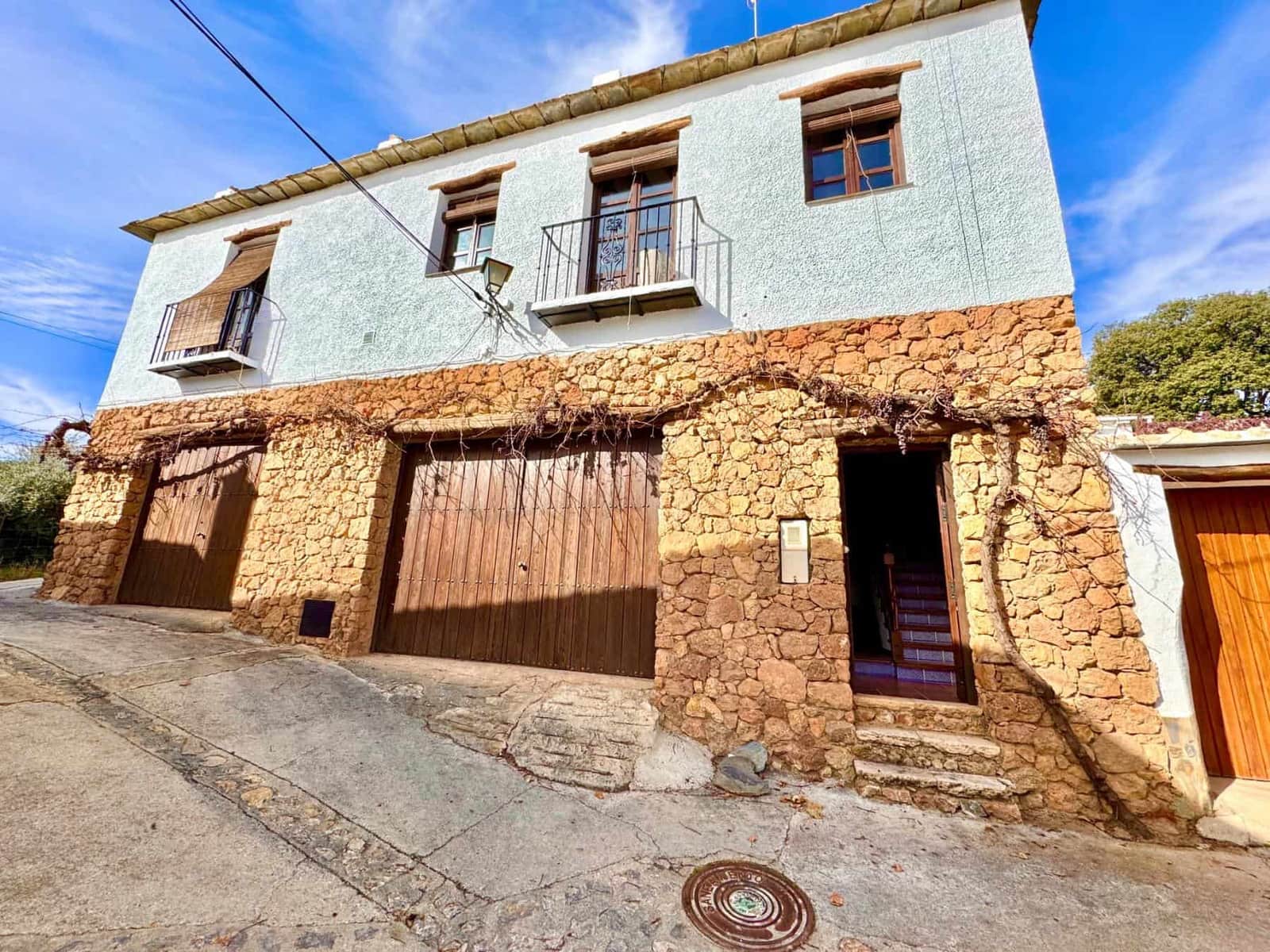 10 slaapkamer Finca/Landhuis te koop in Juviles met garage - € 359.000 (Ref: 9858058)