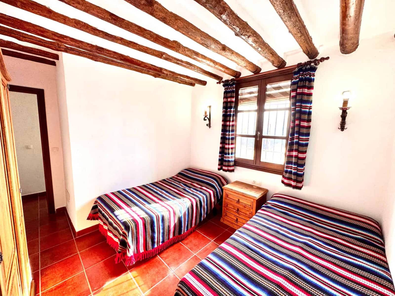 10 slaapkamer Finca/Landhuis te koop in Juviles met garage - € 359.000 (Ref: 9858058)