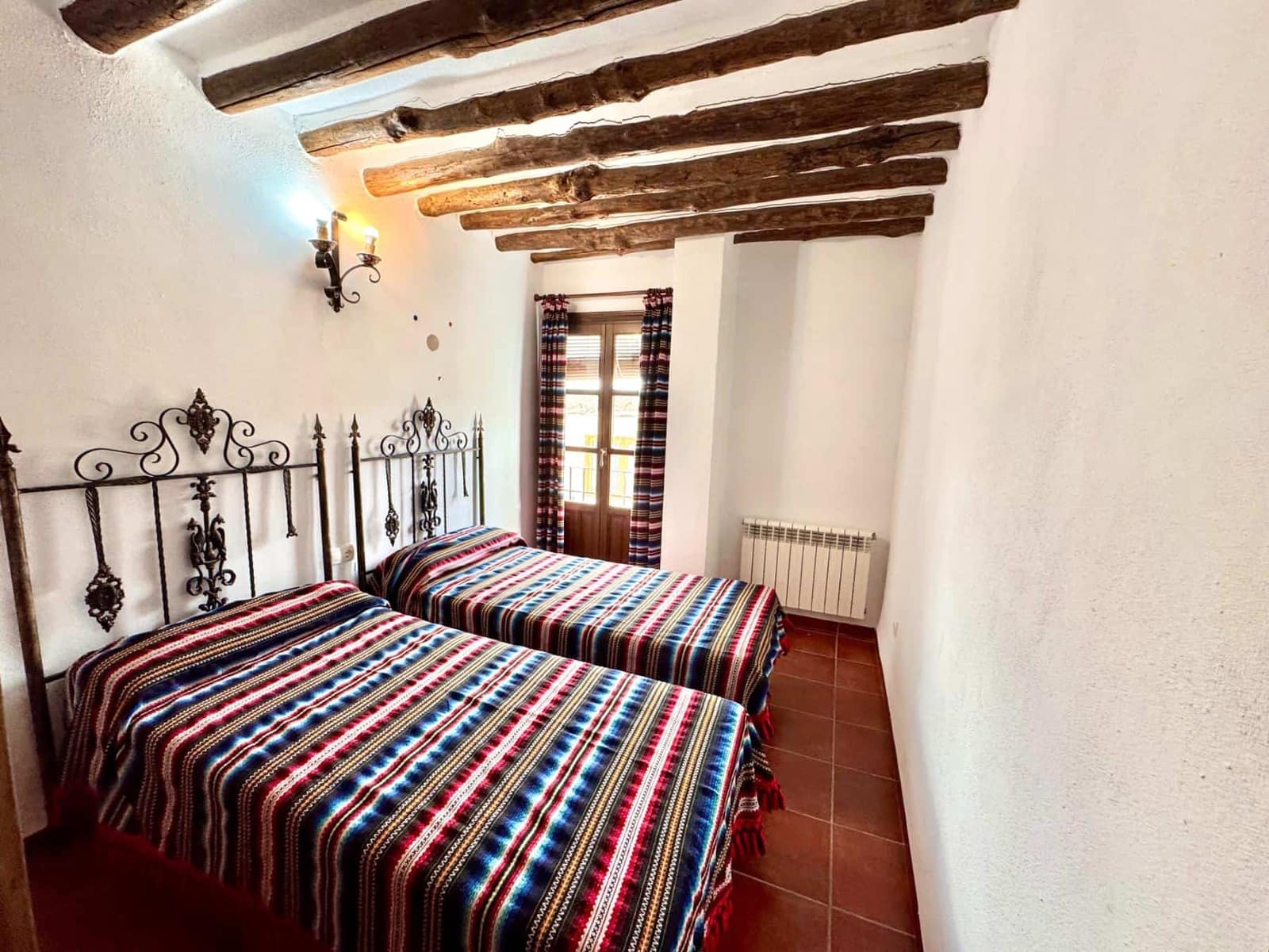 10 slaapkamer Finca/Landhuis te koop in Juviles met garage - € 359.000 (Ref: 9858058)