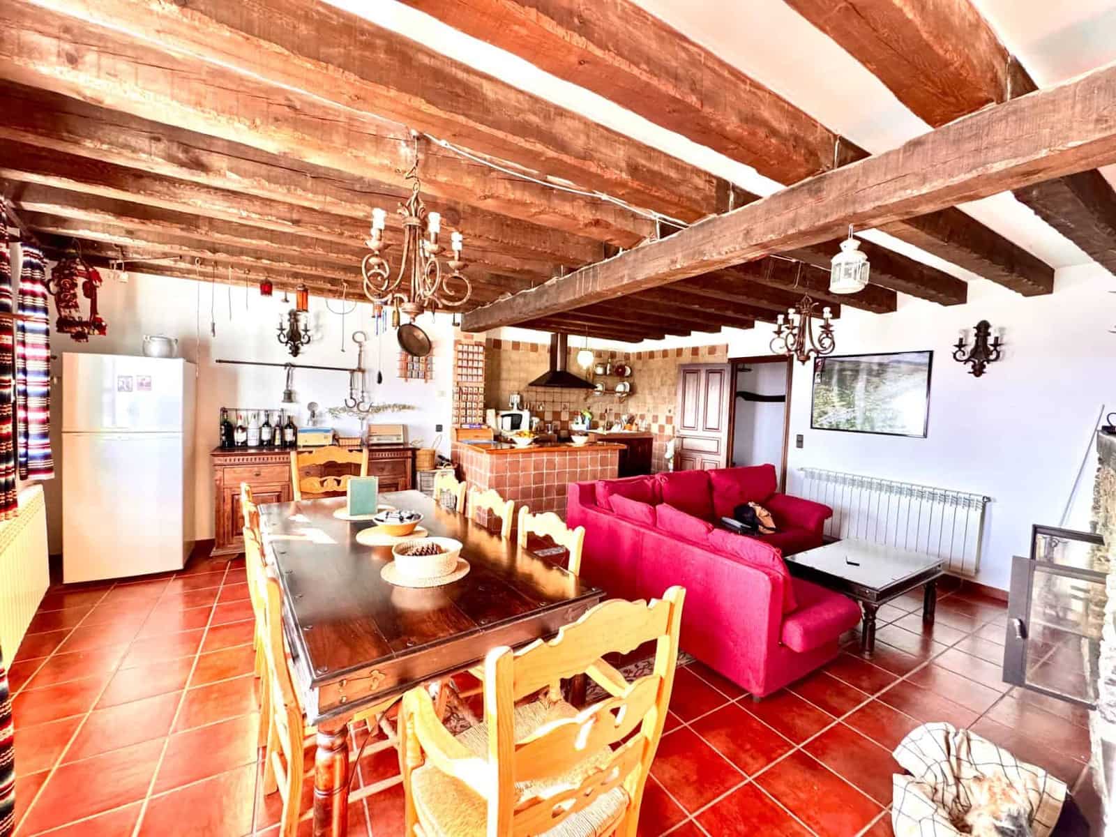 10 slaapkamer Finca/Landhuis te koop in Juviles met garage - € 359.000 (Ref: 9858058)
