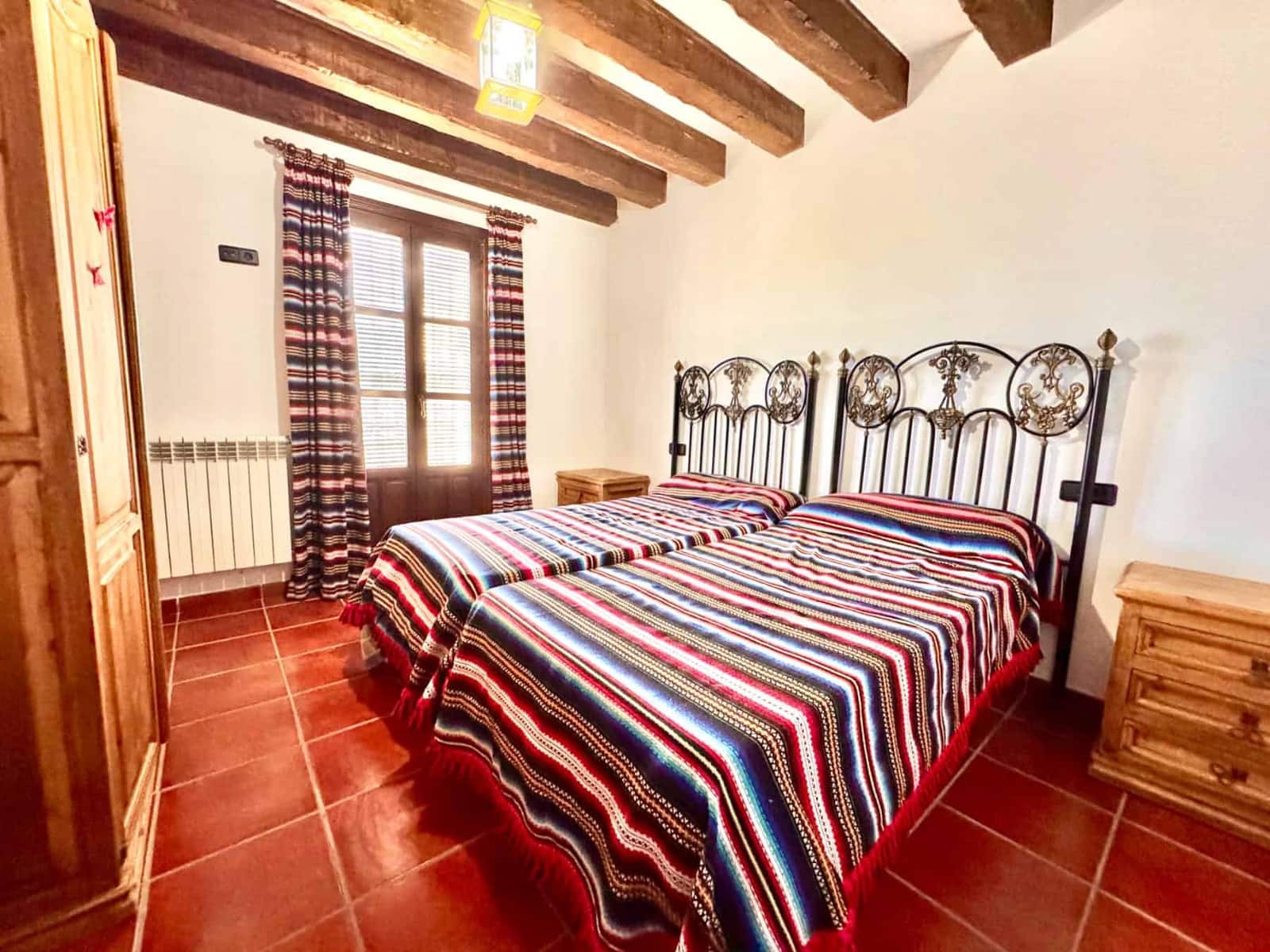 10 slaapkamer Finca/Landhuis te koop in Juviles met garage - € 359.000 (Ref: 9858058)
