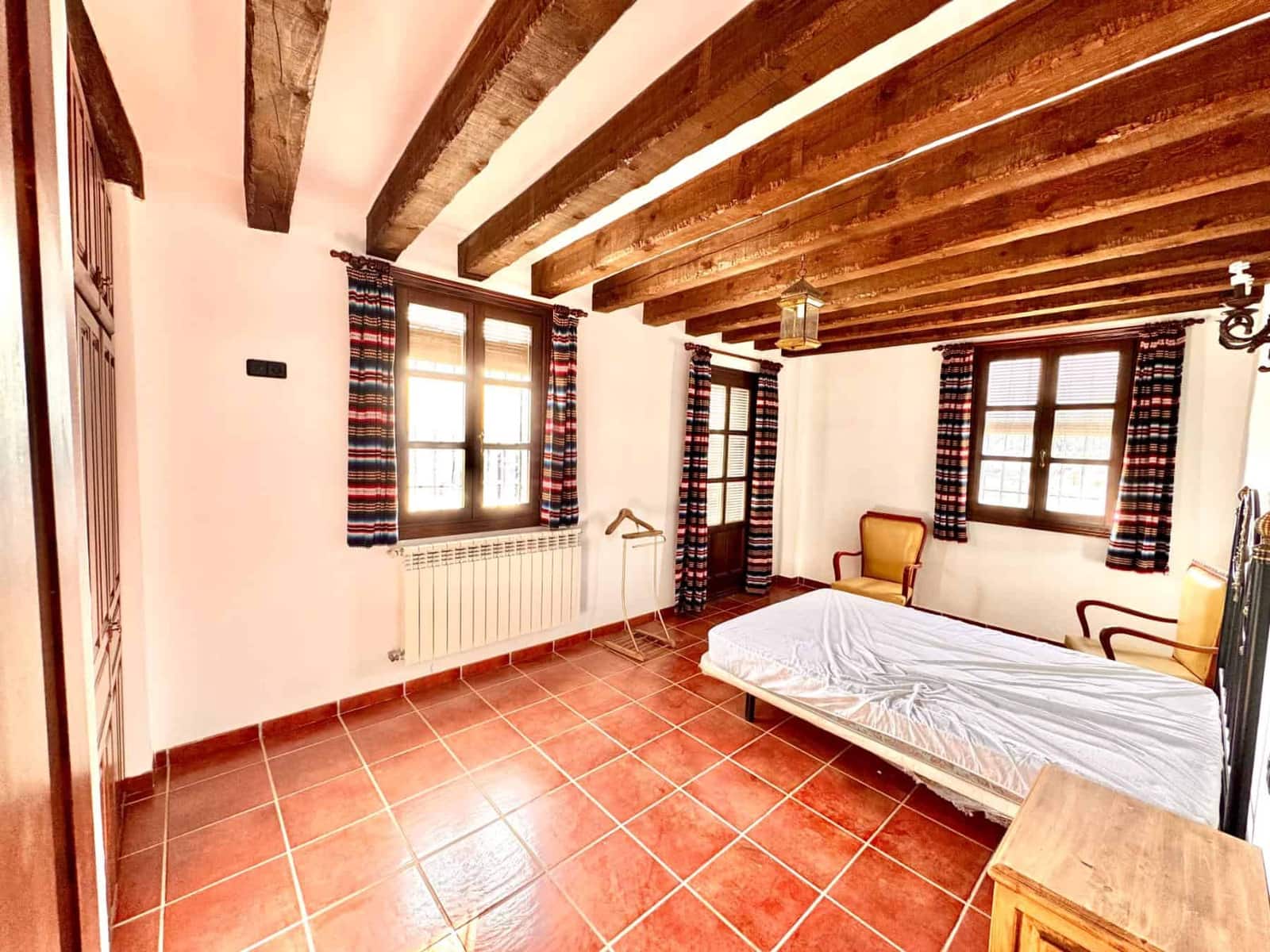 10 slaapkamer Finca/Landhuis te koop in Juviles met garage - € 359.000 (Ref: 9858058)