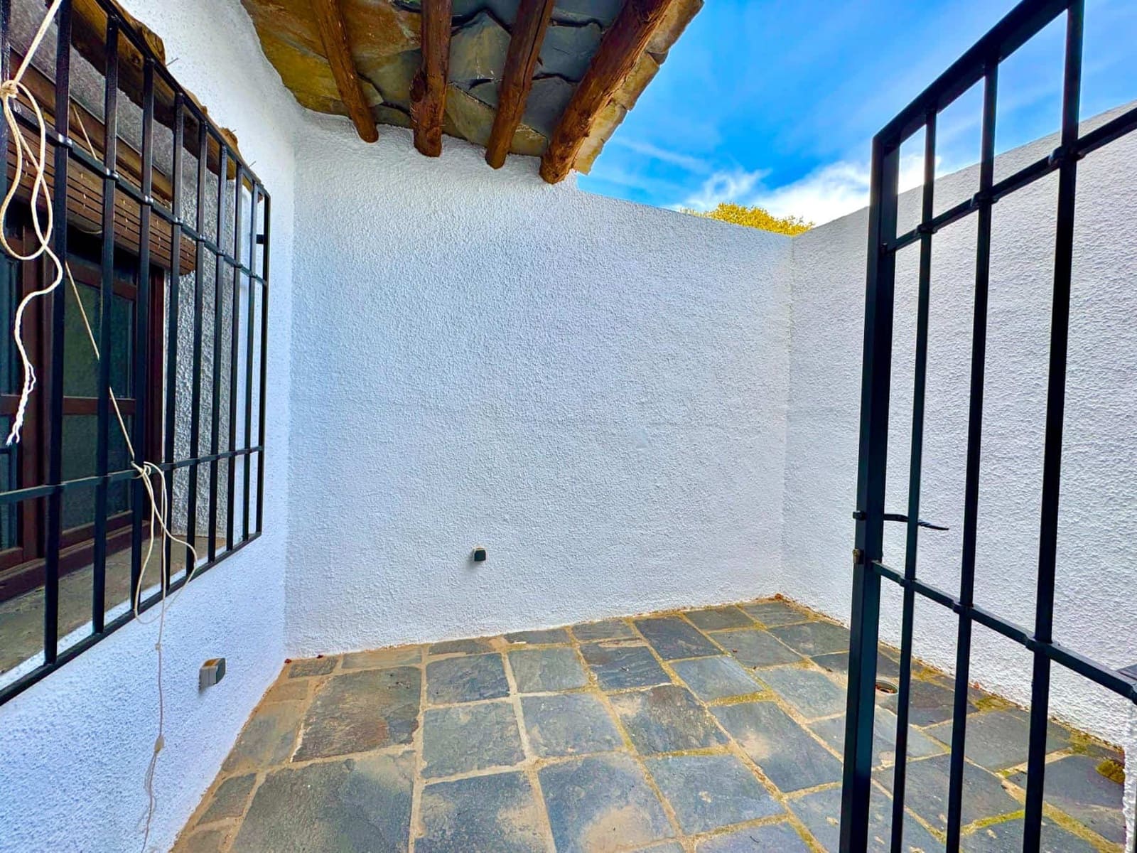 10 slaapkamer Finca/Landhuis te koop in Juviles met garage - € 359.000 (Ref: 9858058)