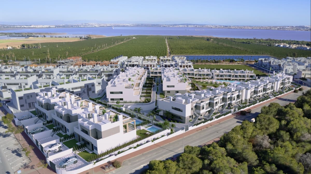 2 soverom Leilighet til salgs i Torrevieja med svømmebasseng garasje - € 275 000 (Ref: 10103678)