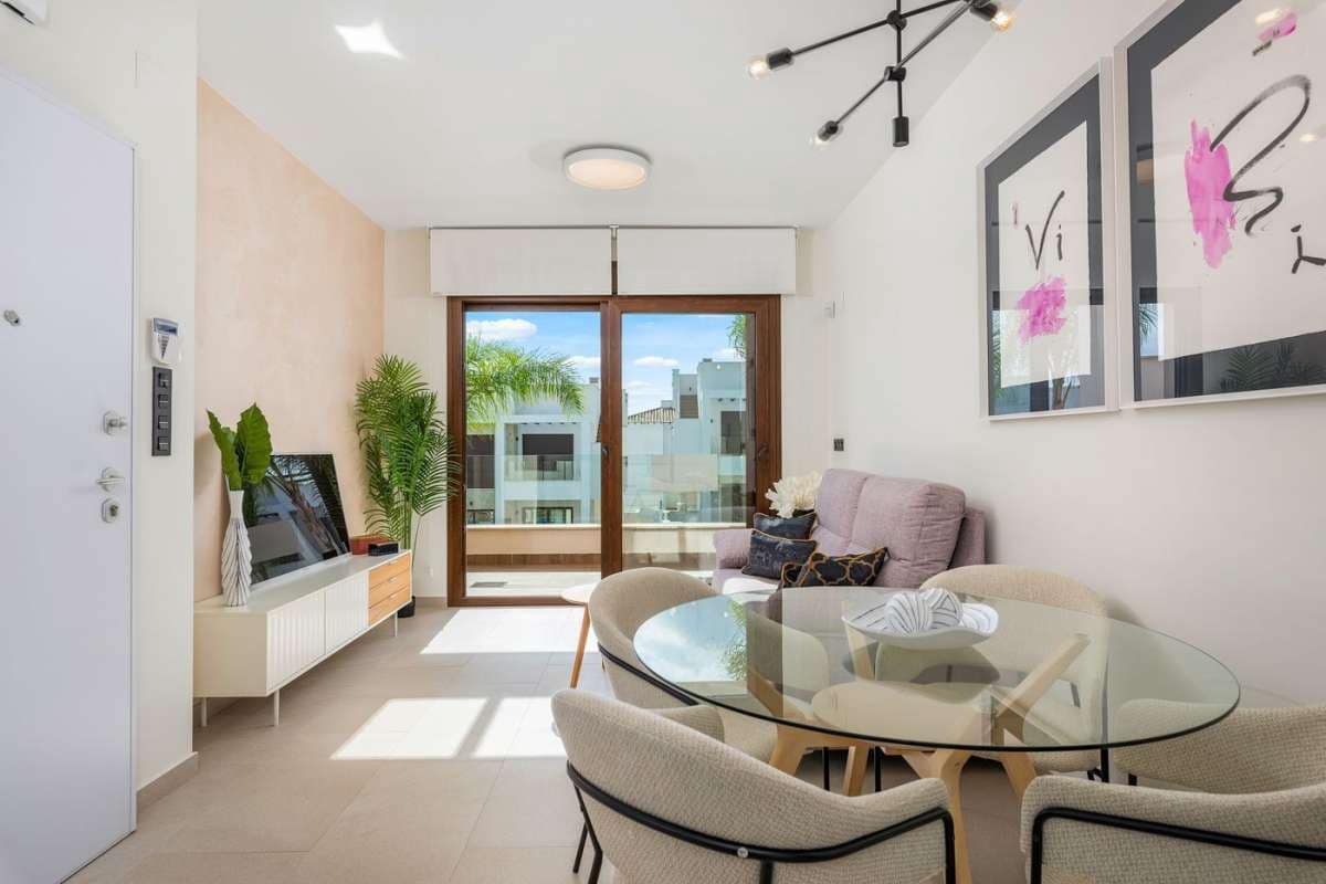 Bungalow de 3 habitaciones en Torrevieja en venta con piscina garaje - 330.000 € (Ref: 10103753)