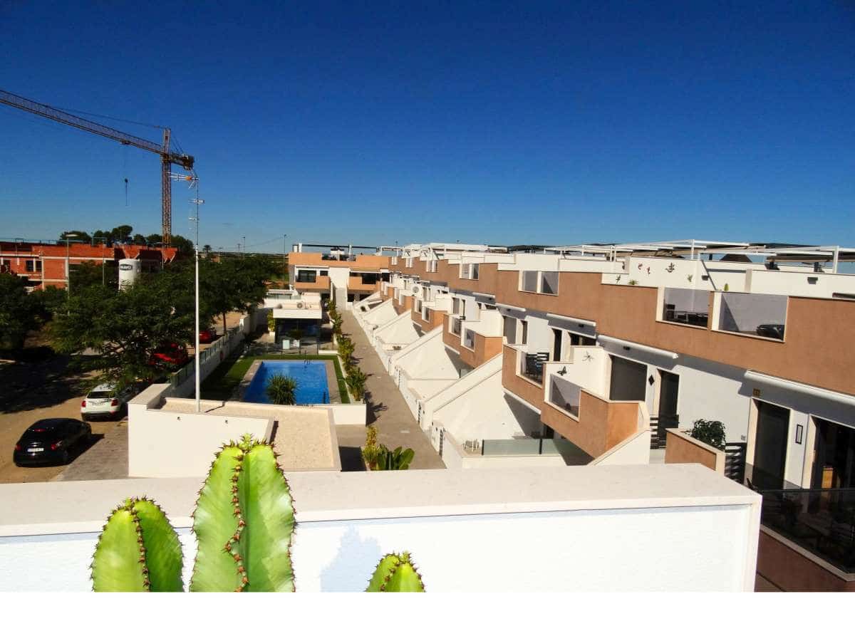 Bungalow de 3 habitaciones en Pilar de la Horadada en venta - 325.000 € (Ref: 10103872)