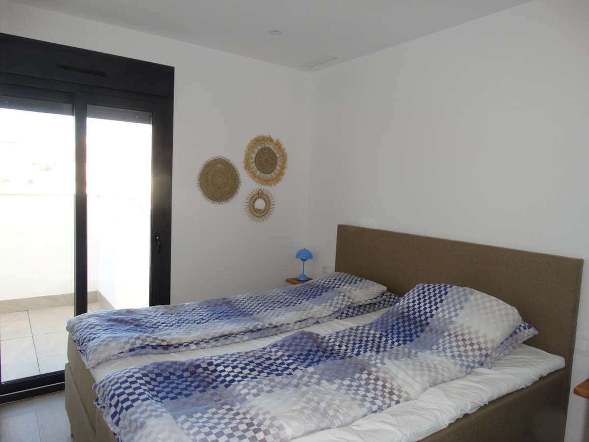 Bungalow de 3 habitaciones en Pilar de la Horadada en venta - 325.000 € (Ref: 10103872)