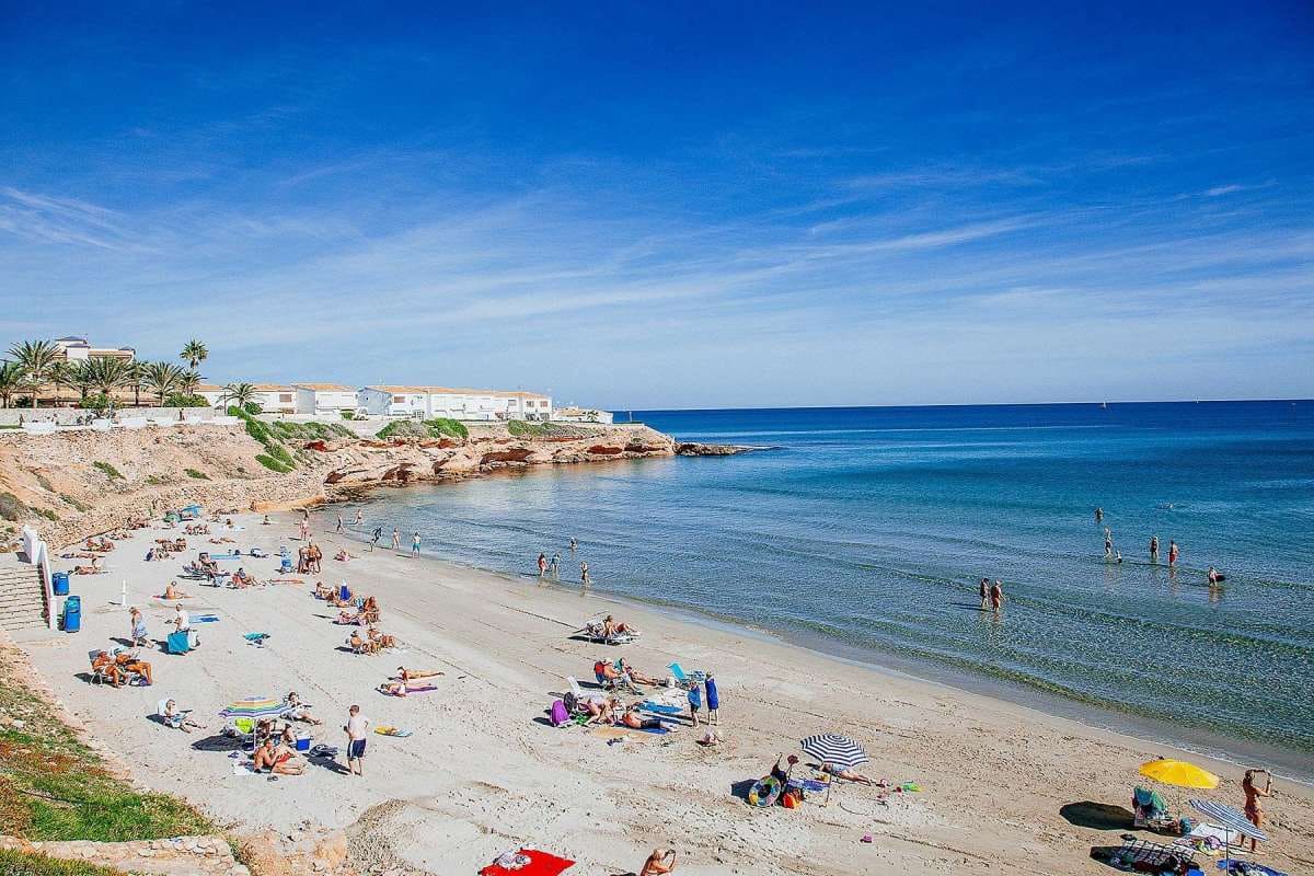 Chalet de 3 habitaciones en La Zenia en venta con piscina garaje - 890.000 € (Ref: 10104252)