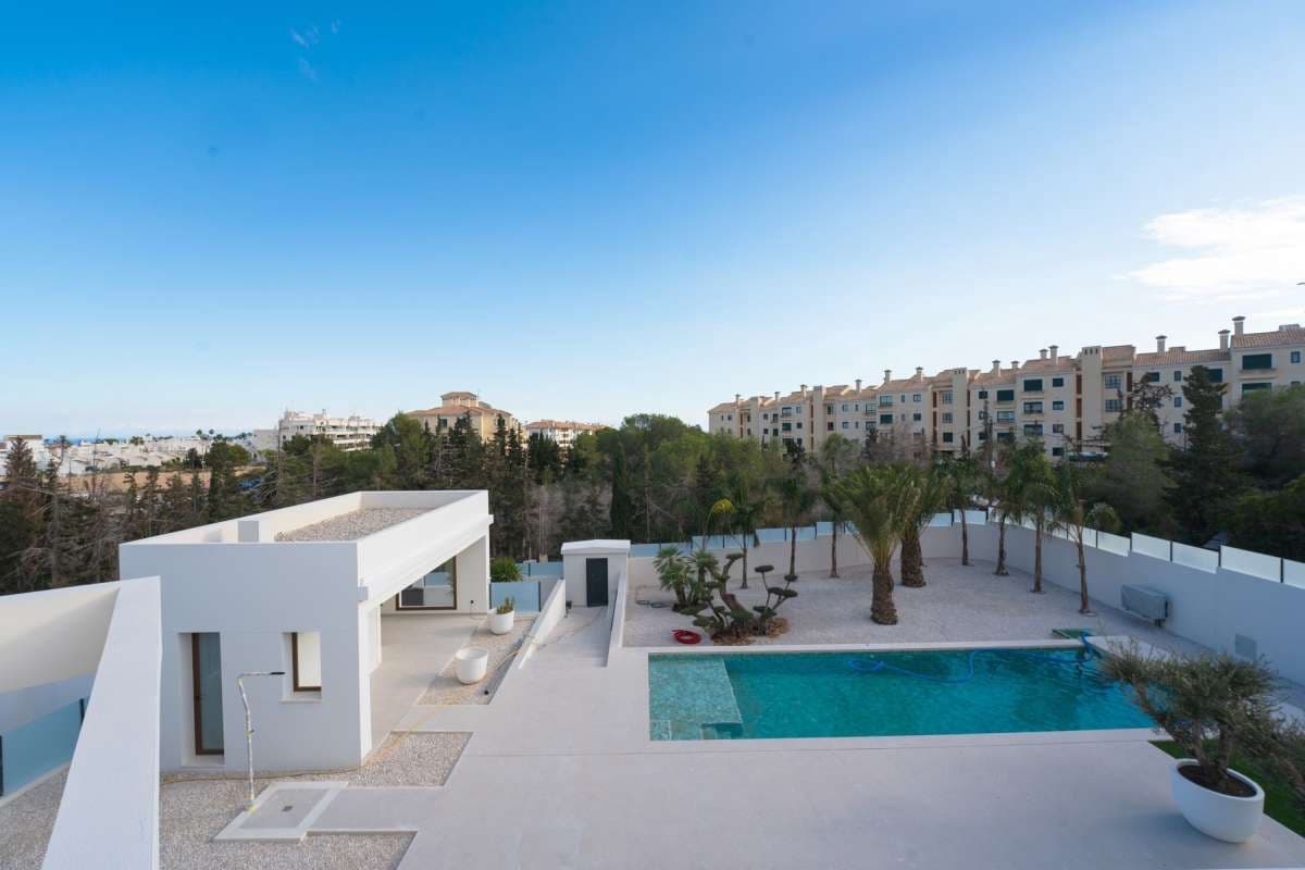 Chalet de 4 habitaciones en Benejúzar en venta con piscina garaje - 995.000 € (Ref: 10104253)