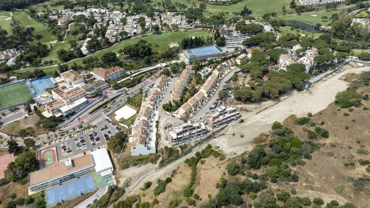 2 sovrum Lägenhet till salu i Nueva Andalucia med pool garage - 1 245 226 € (Ref: 10117190)