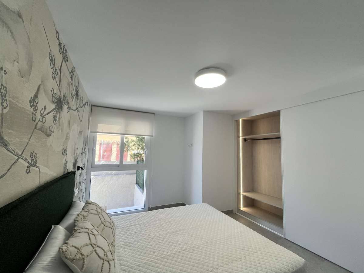 3 sypialnia Apartament na sprzedaż w Torrevieja z basenem garażem - 300 000 € (Ref: 10117250)