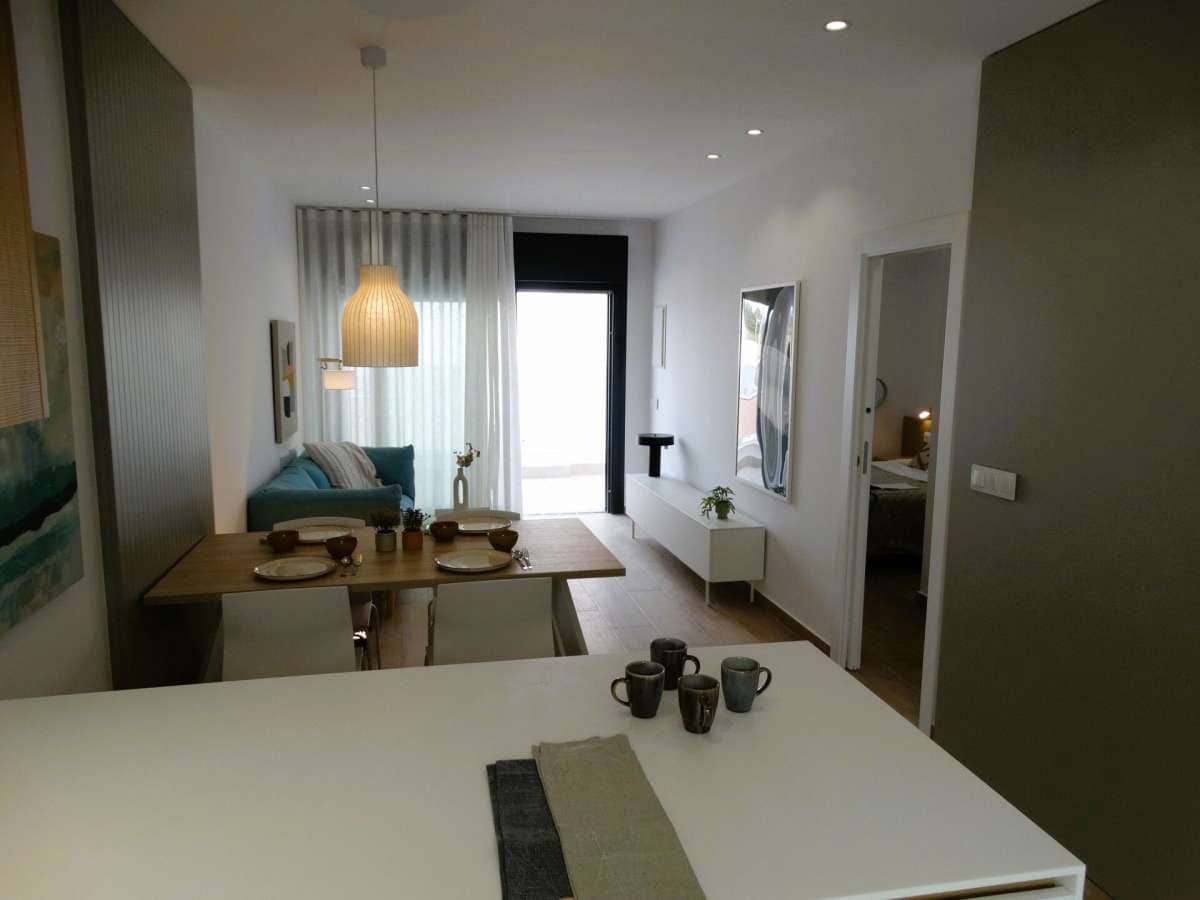 3 makuuhuone Bungalow myytävänä paikassa Pilar de la Horadada mukana uima-altaan 
autotalli - 295 000 € (Ref: 10117355)