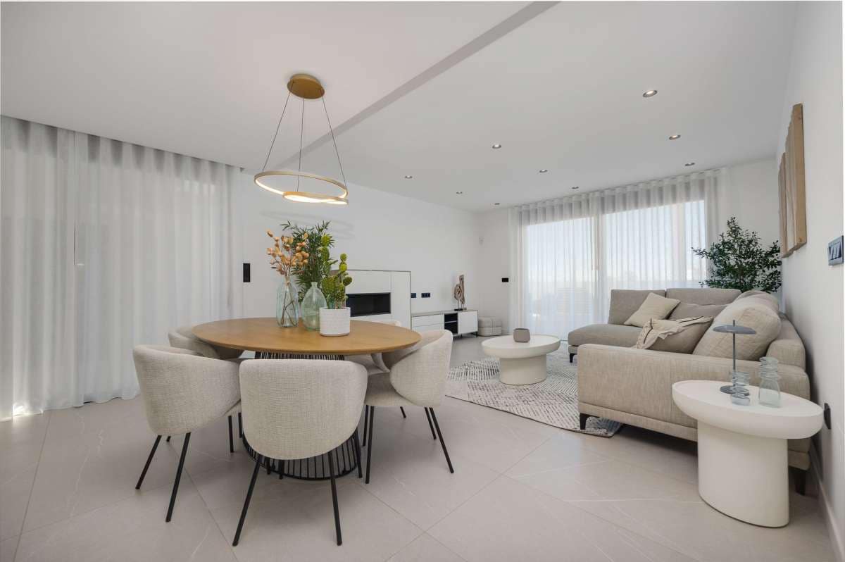 3 soverom Villa til salgs i Torrevieja med svømmebasseng garasje - € 585 000 (Ref: 10185829)