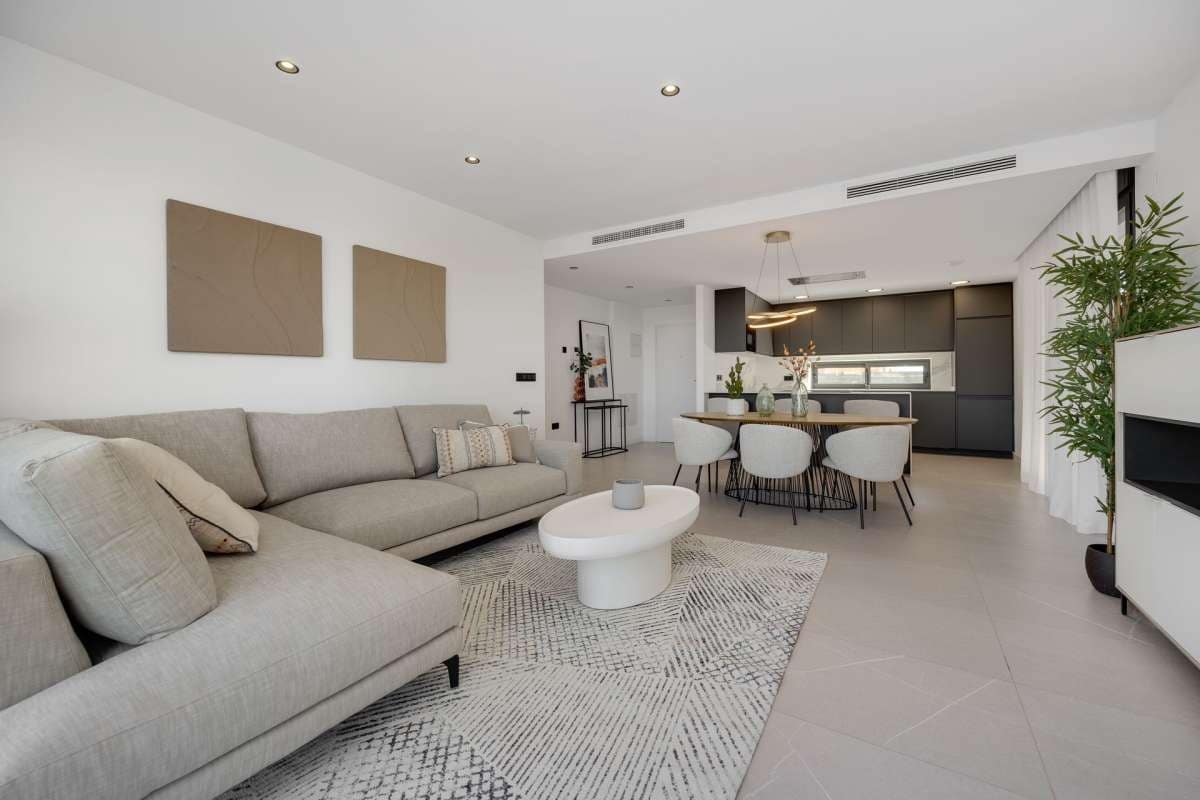 3 soverom Villa til salgs i Torrevieja med svømmebasseng garasje - € 585 000 (Ref: 10185829)
