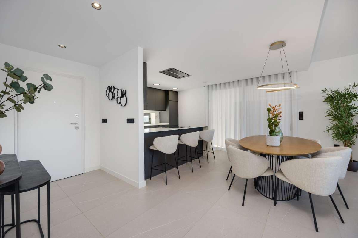 3 soverom Villa til salgs i Torrevieja med svømmebasseng garasje - € 585 000 (Ref: 10185829)