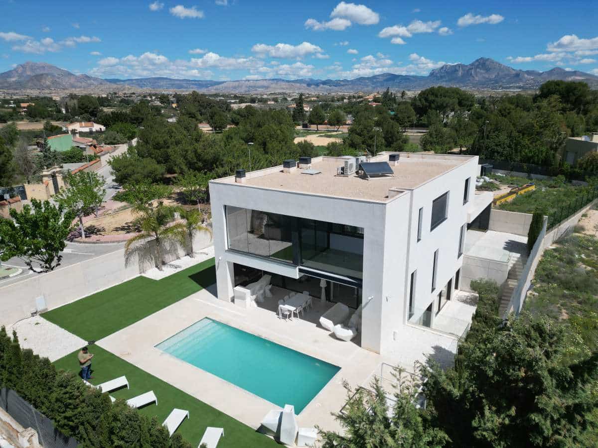 5 soverom Villa til salgs i Muchamiel / Mutxamel med svømmebasseng garasje - € 1 250 000 (Ref: 8936533)