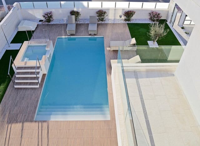 3 soverom Villa til salgs i Dehesa de Campoamor, Orihuela med svømmebasseng garasje - € 1 035 000 (Ref: 9047709)