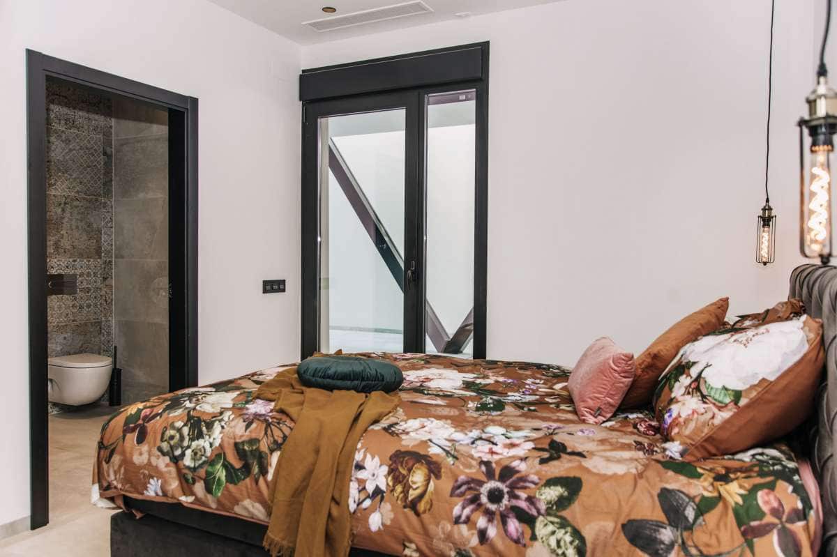 4 makuuhuone Huvila myytävänä paikassa Rojales mukana uima-altaan - 1 450 000 € (Ref: 9048027)