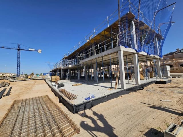 3 makuuhuone Bungalow myytävänä paikassa Torre de la Horadada, Pilar de la Horadada mukana 
autotalli - 380 000 € (Ref: 9048195)