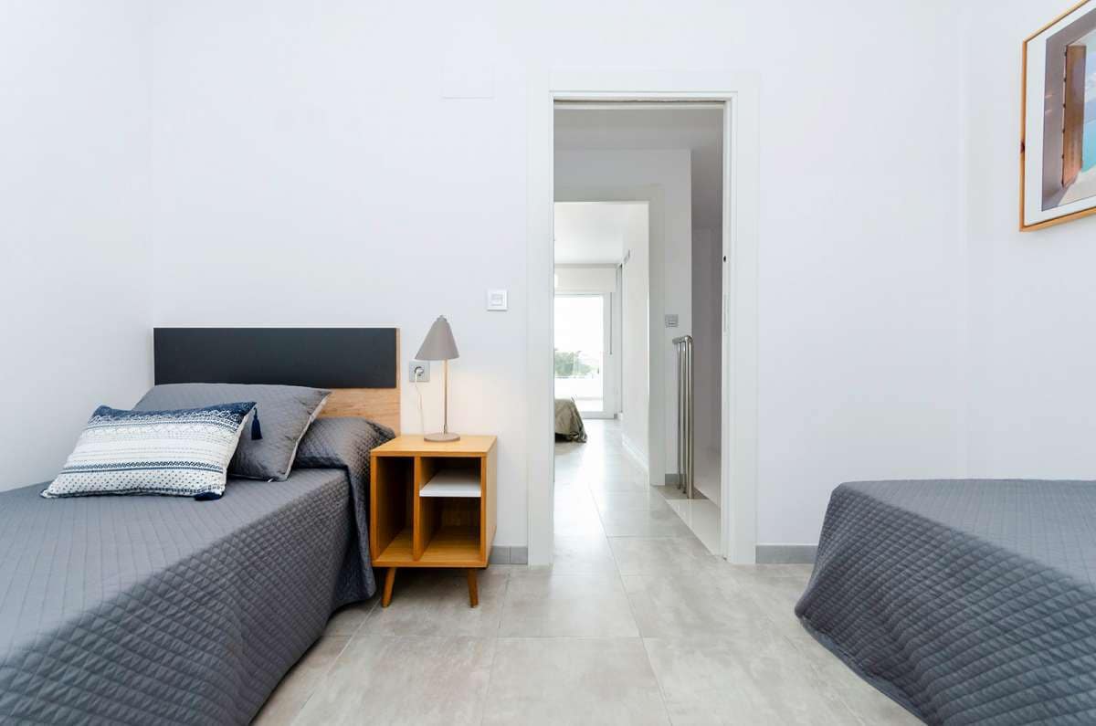 3 sypialnia Dom na sprzedaż w Torrevieja z basenem garażem - 409 000 € (Ref: 9048394)