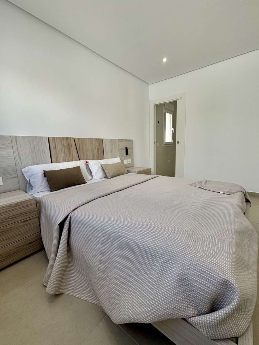 Chalet de 3 habitaciones en Benijófar en venta con piscina garaje - 478.732 € (Ref: 9050254)