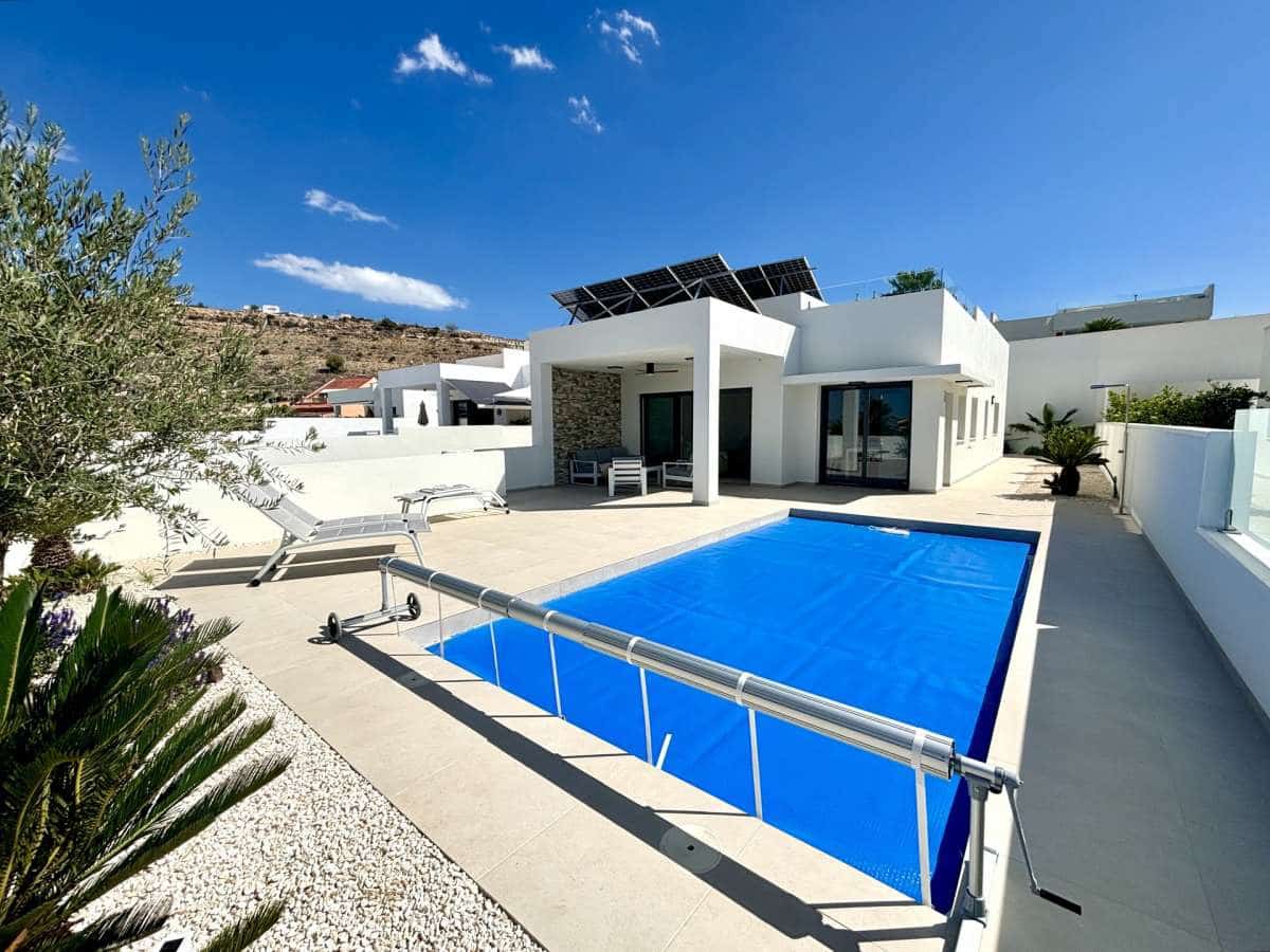 3 bedroom Villa for sale in Benijofar with pool garage - € 478,732 (Ref: 9050254)