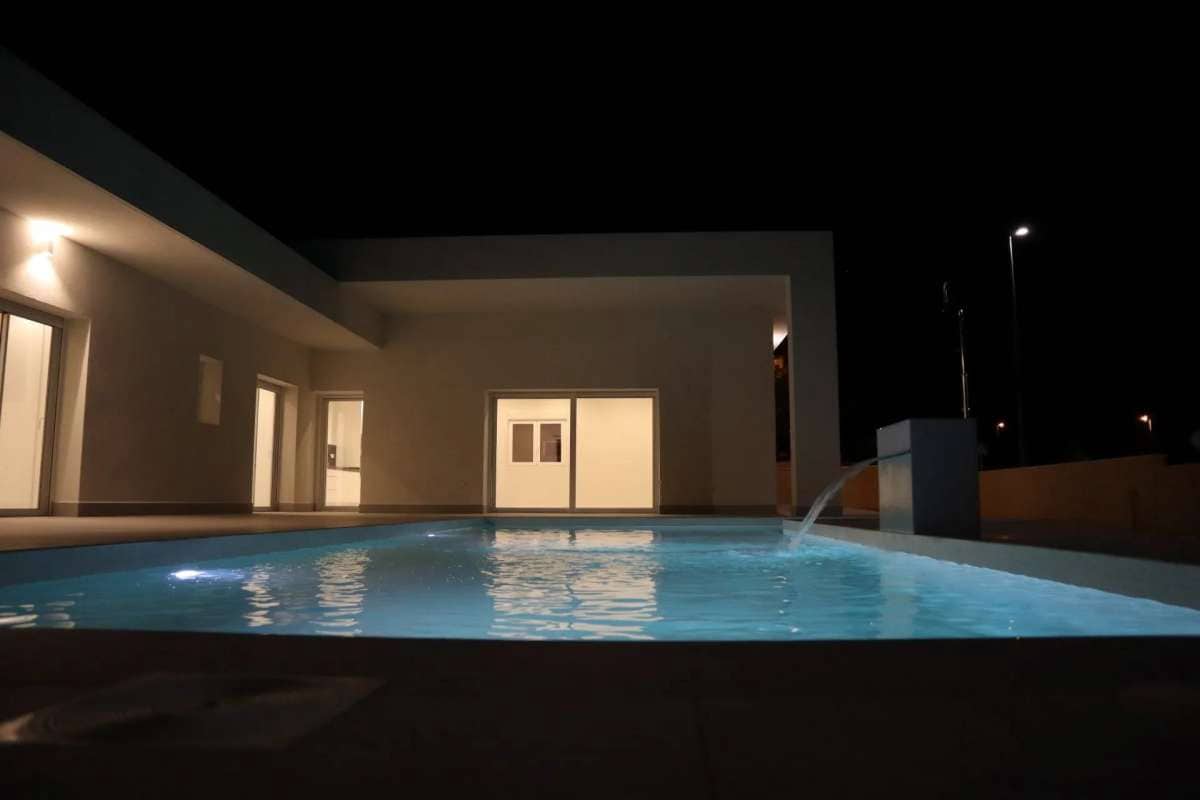 3 soveværelse Villa til salg i La Romana med swimmingpool garage - € 345.000 (Ref: 9050264)