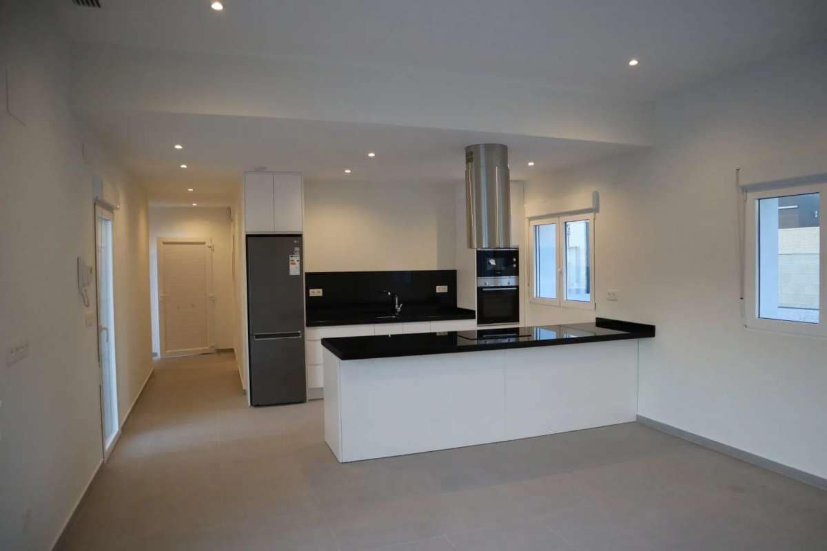 3 soveværelse Villa til salg i La Romana med swimmingpool garage - € 345.000 (Ref: 9050264)